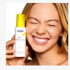 New $20 Supergoop! (Re)Setting Refreshing Mist SPF 40 Sunscreen 1oz